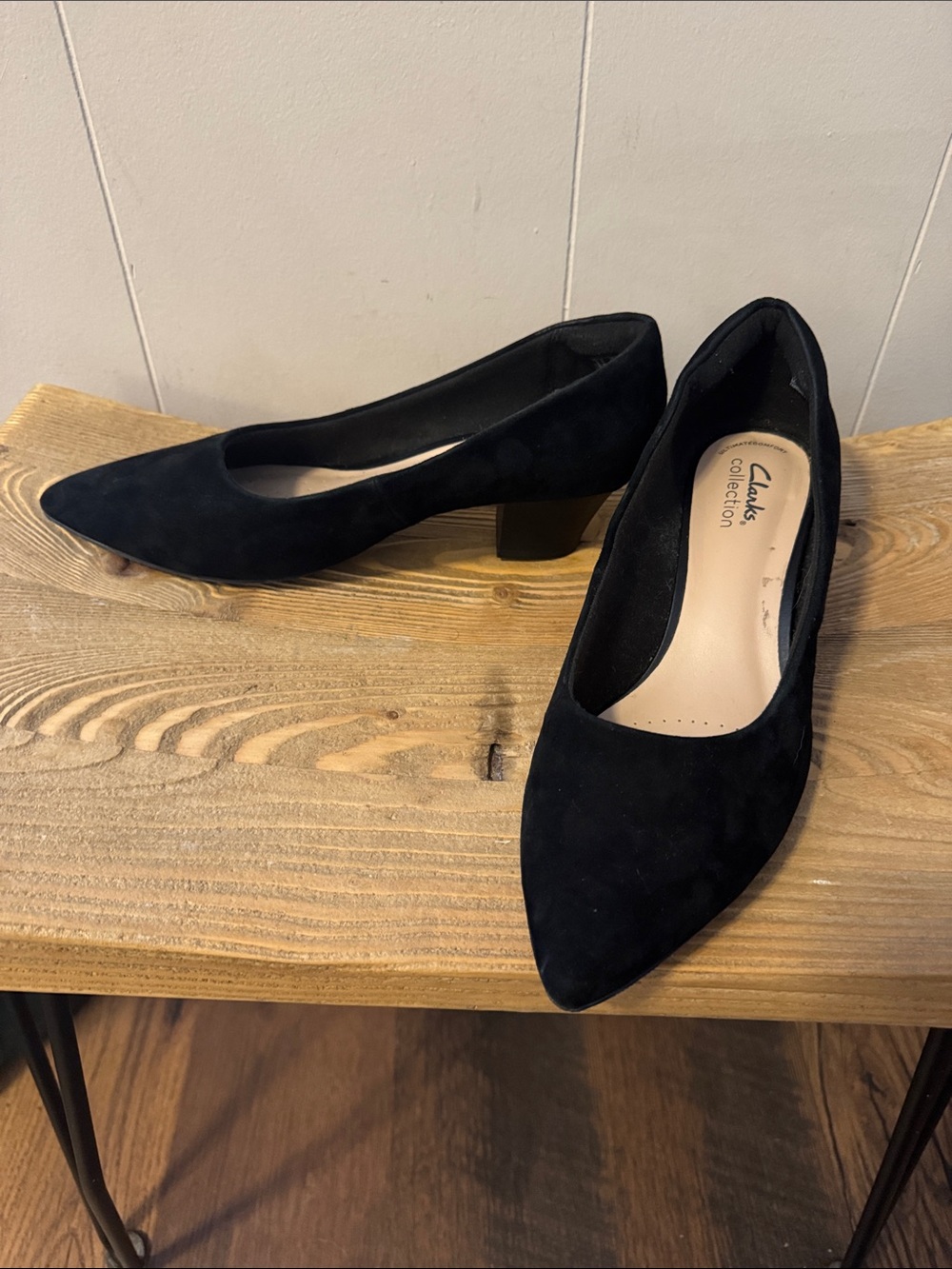 Clarks Collection Black Suede Mid Heel Pumps Size 8.5